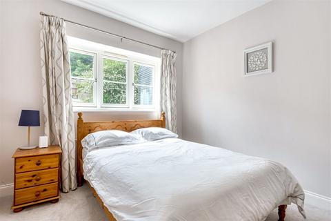 67 Lion Lane, Haslemere, GU27 1JL