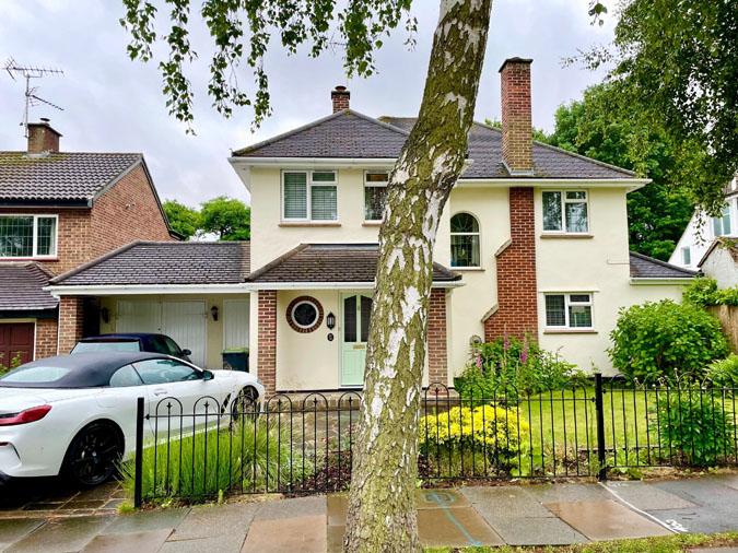 Woodlands Park, LeighonSea SS9 4 bed detached house £1,200,000