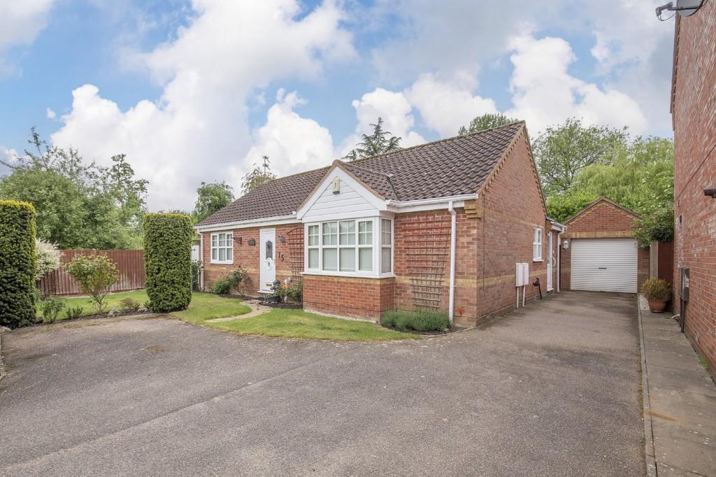 Buccaneer Way, Hethersett 2 bed detached bungalow £950 pcm (£219 pw)