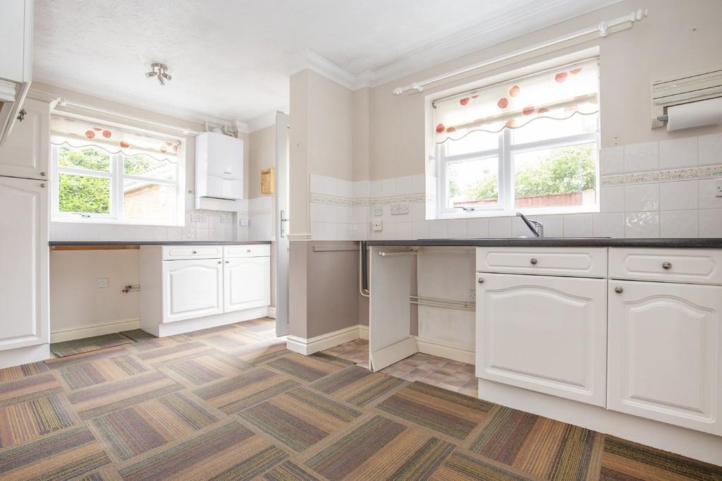 Buccaneer Way, Hethersett 2 bed detached bungalow £950 pcm (£219 pw)