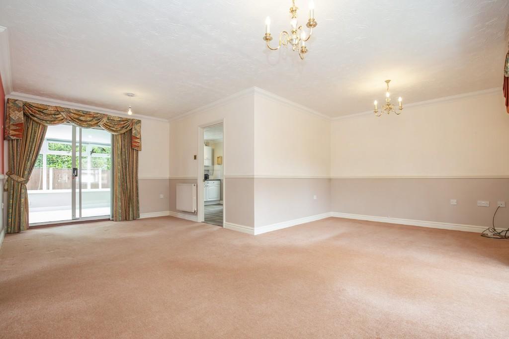 Buccaneer Way, Hethersett 2 bed detached bungalow £950 pcm (£219 pw)