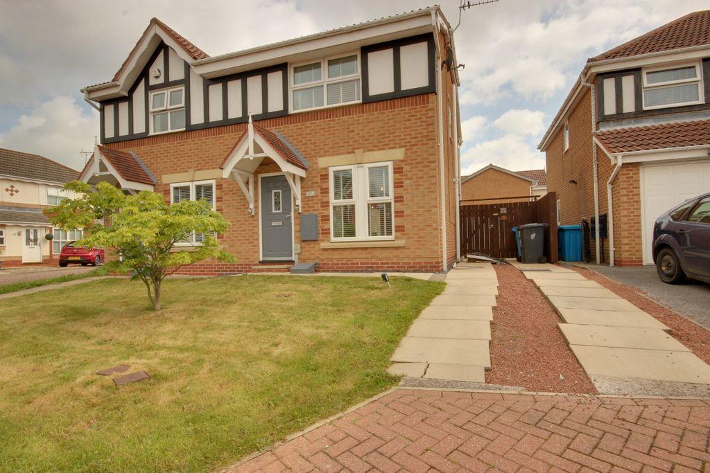 Florin Drive, Kingswood HU7 3JH 3 bed semidetached house £700 pcm (£