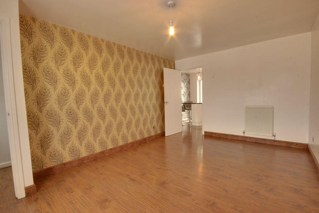 Florin Drive, Kingswood HU7 3JH 3 bed semidetached house £700 pcm (£