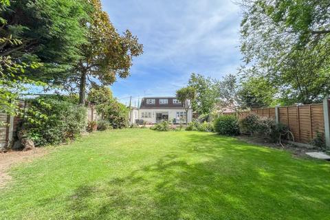 2 Belchamps Way, Hockley, SS5 4NT