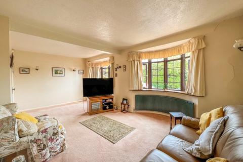 2 Belchamps Way, Hockley, SS5 4NT