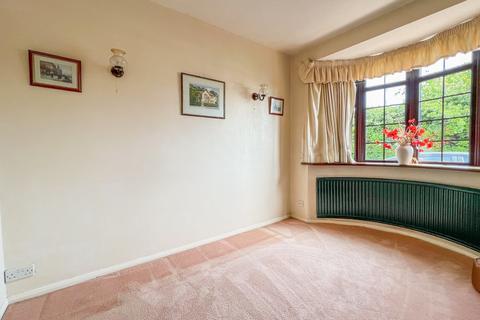 2 Belchamps Way, Hockley, SS5 4NT