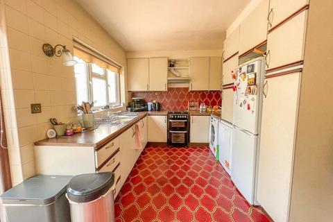 2 Belchamps Way, Hockley, SS5 4NT