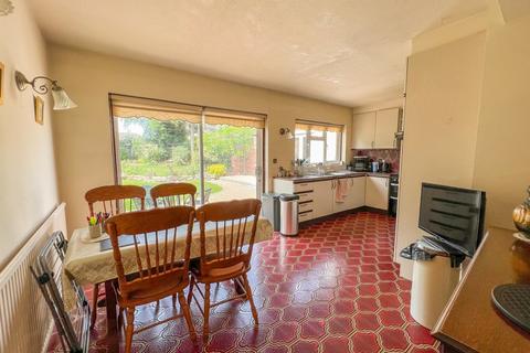 2 Belchamps Way, Hockley, SS5 4NT