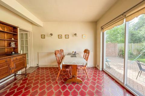 2 Belchamps Way, Hockley, SS5 4NT