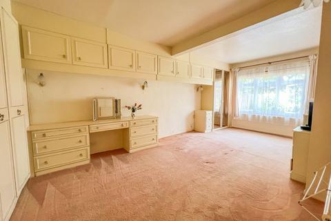 2 Belchamps Way, Hockley, SS5 4NT