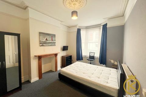 4 bedroom terraced house to rent, Bramshott Road, Southsea