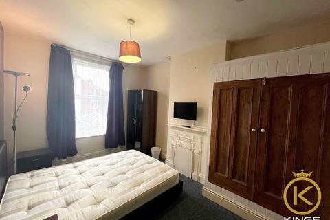 4 bedroom terraced house to rent, Bramshott Road, Southsea