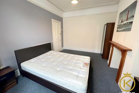 4 bedroom terraced house to rent, Bramshott Road, Southsea