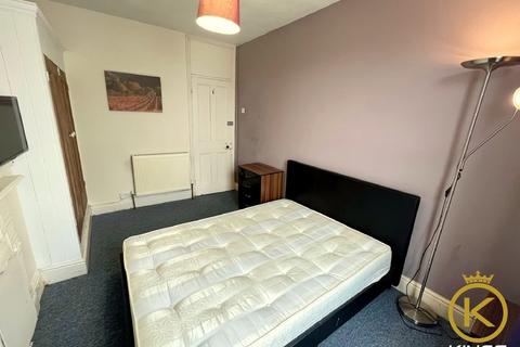 4 bedroom terraced house to rent, Bramshott Road, Southsea