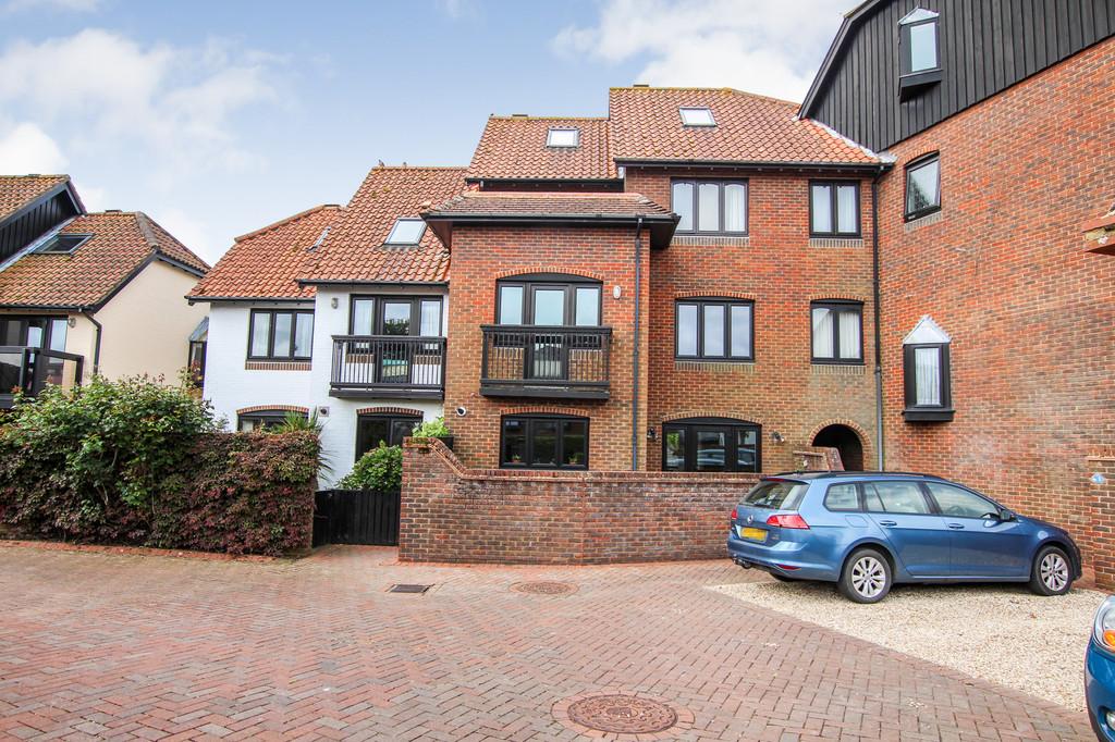 Endeavour Way, Hythe Marina Village 3 bed £585,000