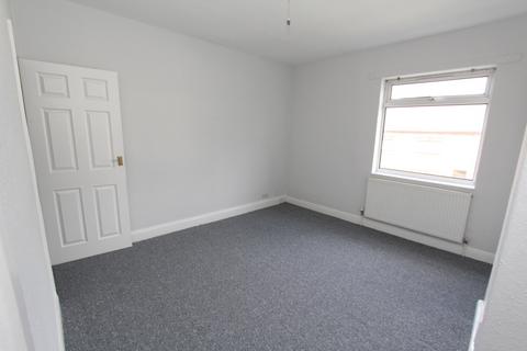 3 bedroom terraced house to rent, Shuttlewood Road, Shuttlewood