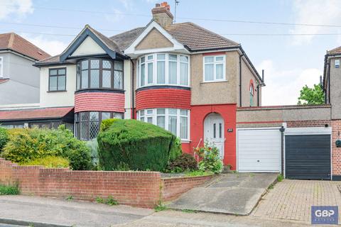 20 Blenheim Gardens, Aveley, South Ockendon, RM15 4EB