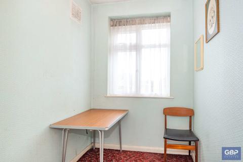 20 Blenheim Gardens, Aveley, South Ockendon, RM15 4EB