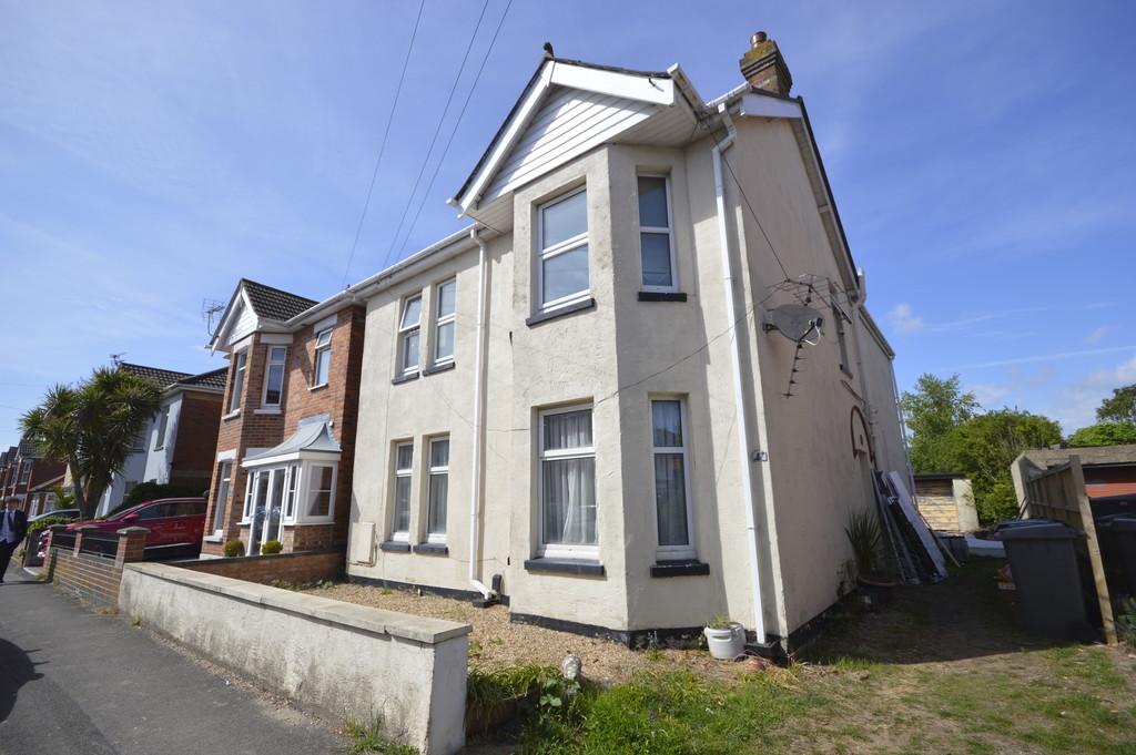Markham Road, Bournemouth 2 bed flat £150,000