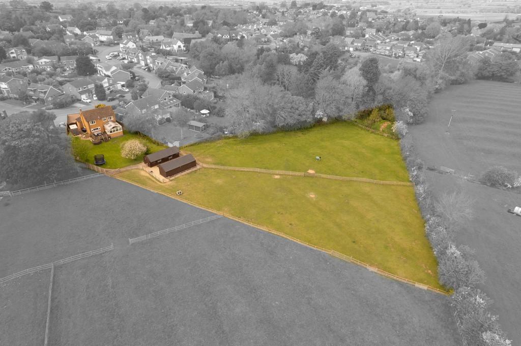 Brackendale Drive, Barby, CV23 8TJ 4 bed detached house £650,000