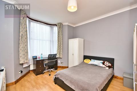 3 bedroom flat to rent - High Road Leytonstone, Lyeton, London, E11