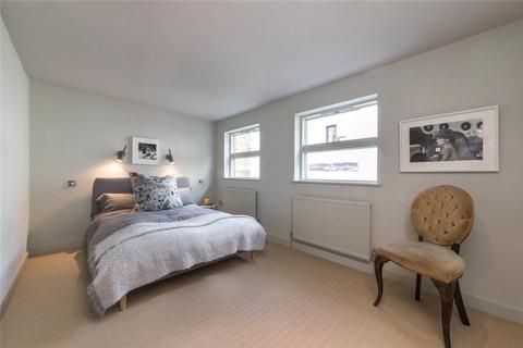 1 Allingham Mews, London, N1 8AH