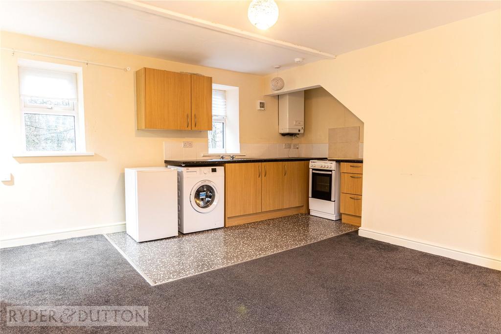 Almondbury Bank, Huddersfield, HD5 2 bed terraced house £100,000
