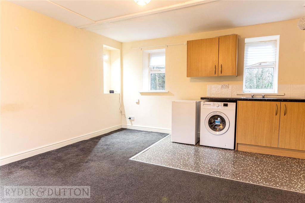 Almondbury Bank, Huddersfield, HD5 2 bed terraced house £100,000