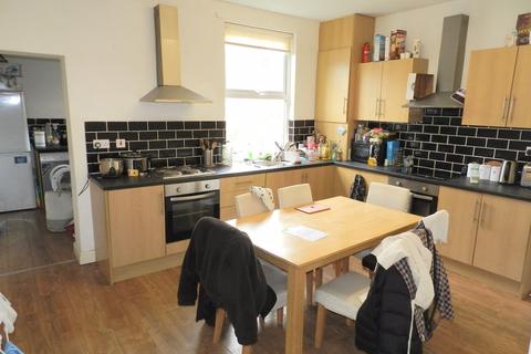18 Chestnut Avenue, Headingley, Leeds, LS6 1BA