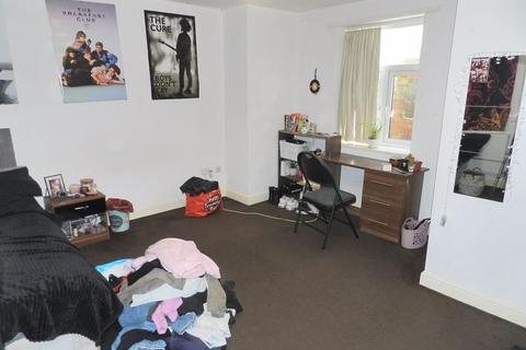 18 Chestnut Avenue, Headingley, Leeds, LS6 1BA