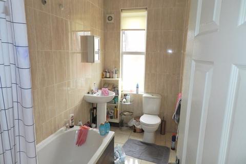 18 Chestnut Avenue, Headingley, Leeds, LS6 1BA