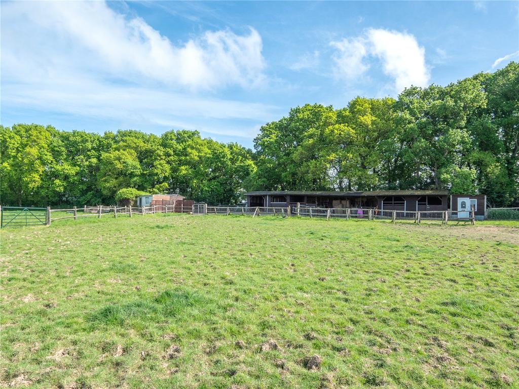 Robin Post Lane, Wilmington Equestrian property - £225,000