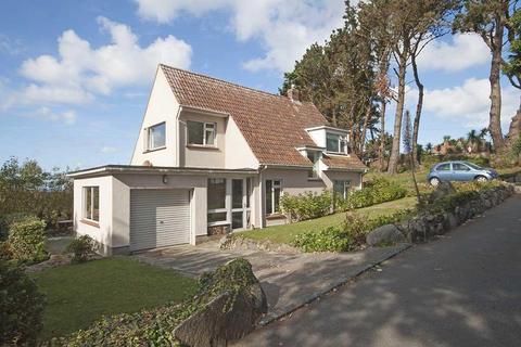 2 bedroom detached house to rent, Chemin le Roi, St. Saviour's