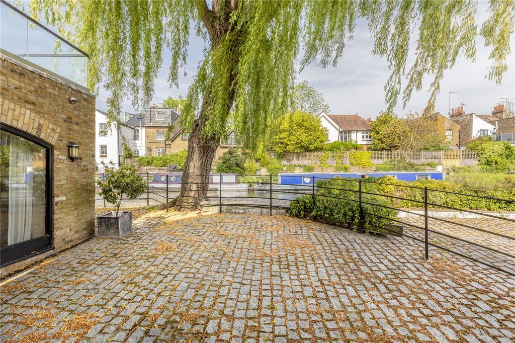 Canalside Garden