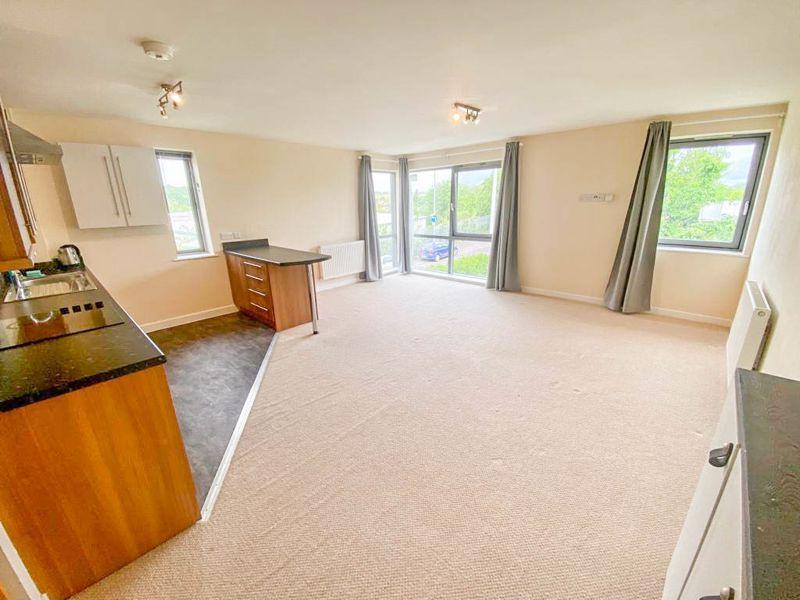 Severn Point, Wyck Beck Road... 2 bed apartment £1,195 pcm (£276 pw)