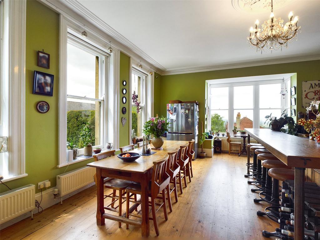 Kitchen/ Dining