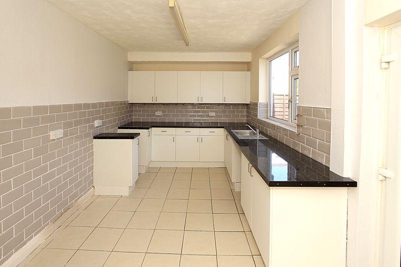 Rowan Crescent, Wolverhampton 3 bed semidetached house £225,000