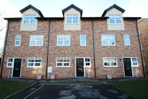 4 bedroom terraced house to rent, Queens Court Road, Basford