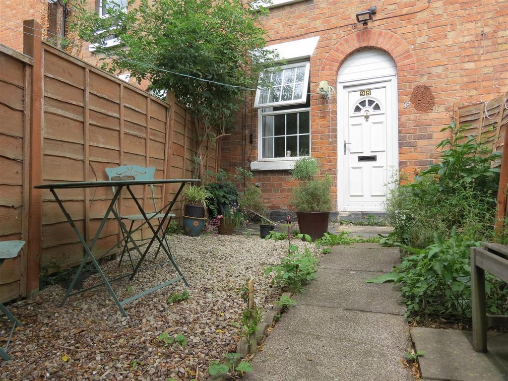 Hereford Road, Belle Vue, Shrewsbury 2 bed terraced house £185,000