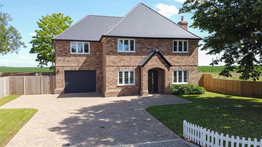 Amiens Close, Hunsdon, Ware 4 bed detached house for sale £999,950