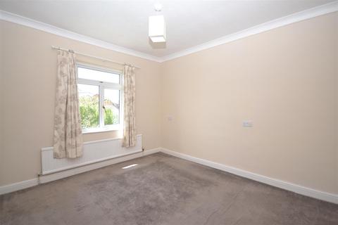 12 Barrowby Drive, Leeds, LS15 8QH