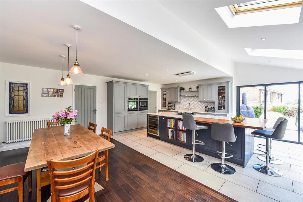 Old Turnpike, Fareham 4 bed semidetached house £500,000