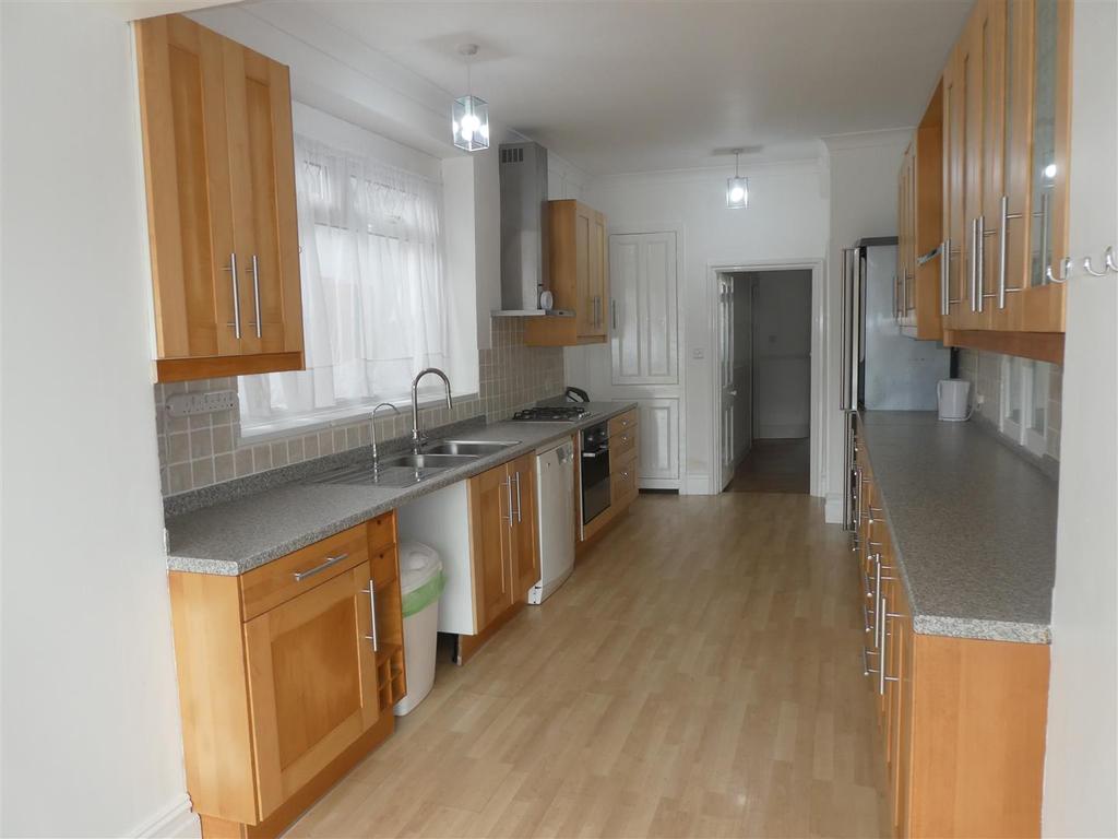 Marble Hall Road, Llanelli 3 bed terraced house £750 pcm (£173 pw)