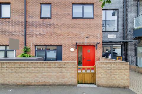 1 Beaumans Drive, London, E17 5FQ