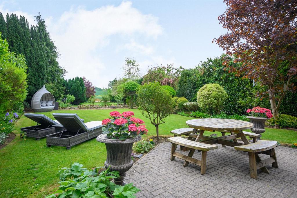 Clifford Hill, Little Houghton... 8 bed detached house - £1,500,000