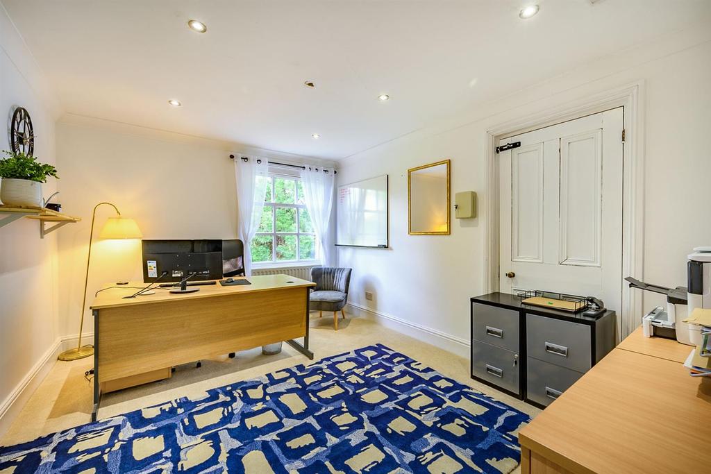 Bedroom/Office