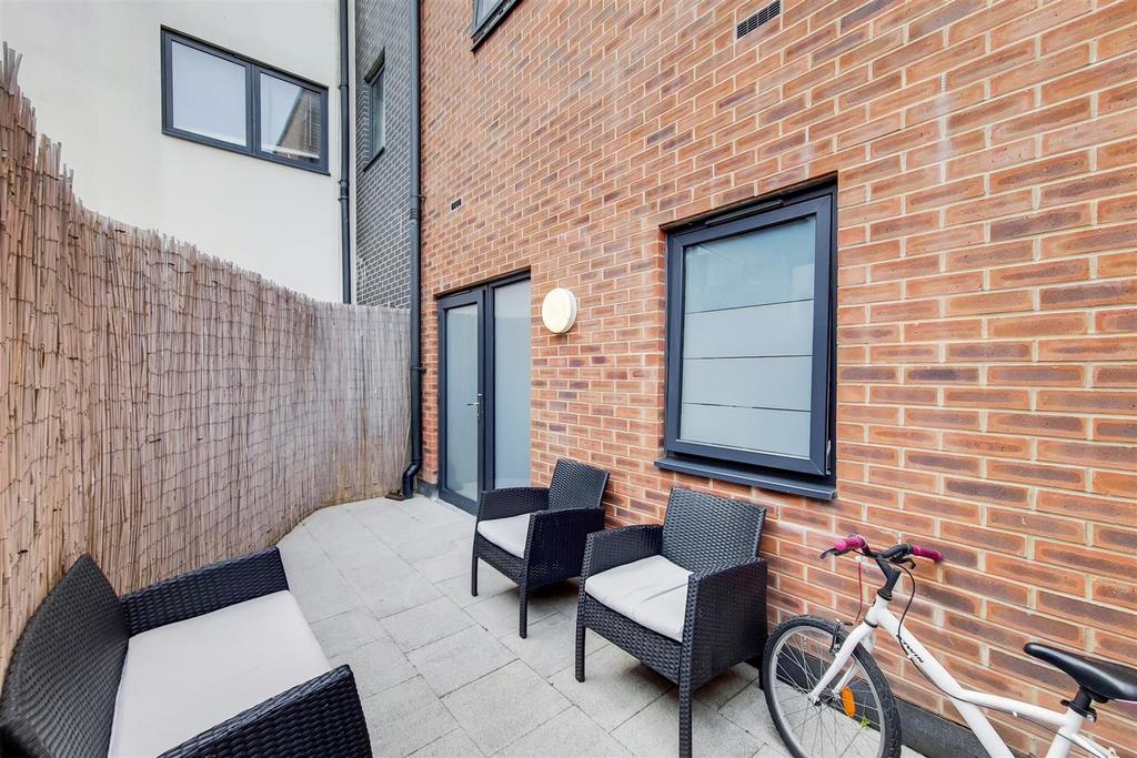 10 Balcony-1.jpg