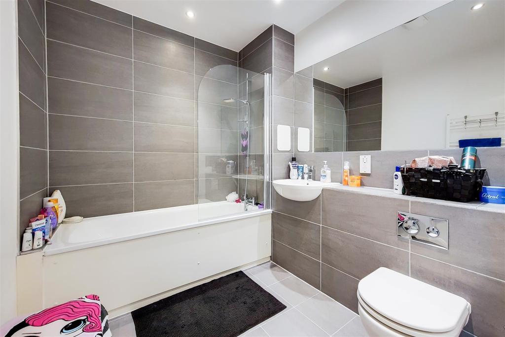 11 Bathroom-0.jpg