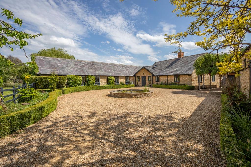 Rookery Lane, Stoke Bruerne... 5 bed equestrian property £1,550,000