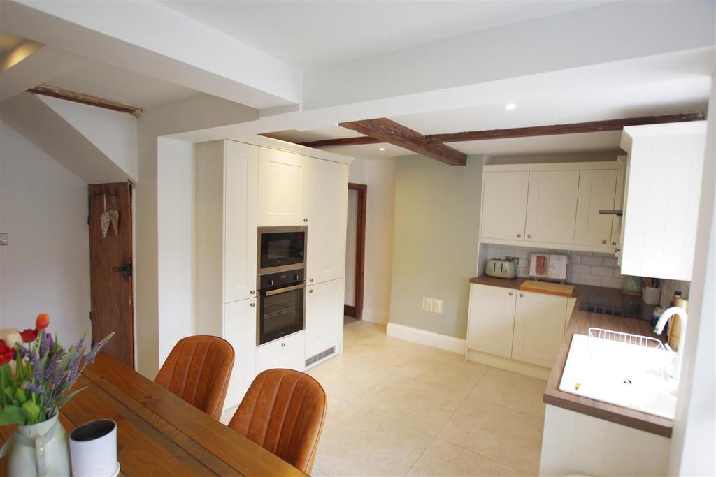 Northgate, Elland 3 bed house £850 pcm (£196 pw)